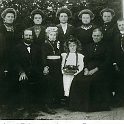 Bild 19 1910 Arnold Radermacher -Zeje- und Regina geb. Steffens mit ihren 9 Kindern